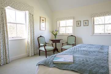 Principal suite with ‘zip and link’ super-king bed, which can be made up as twin beds (3') if you prefer.