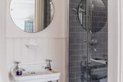 Ta dah! The en suite shower-room.