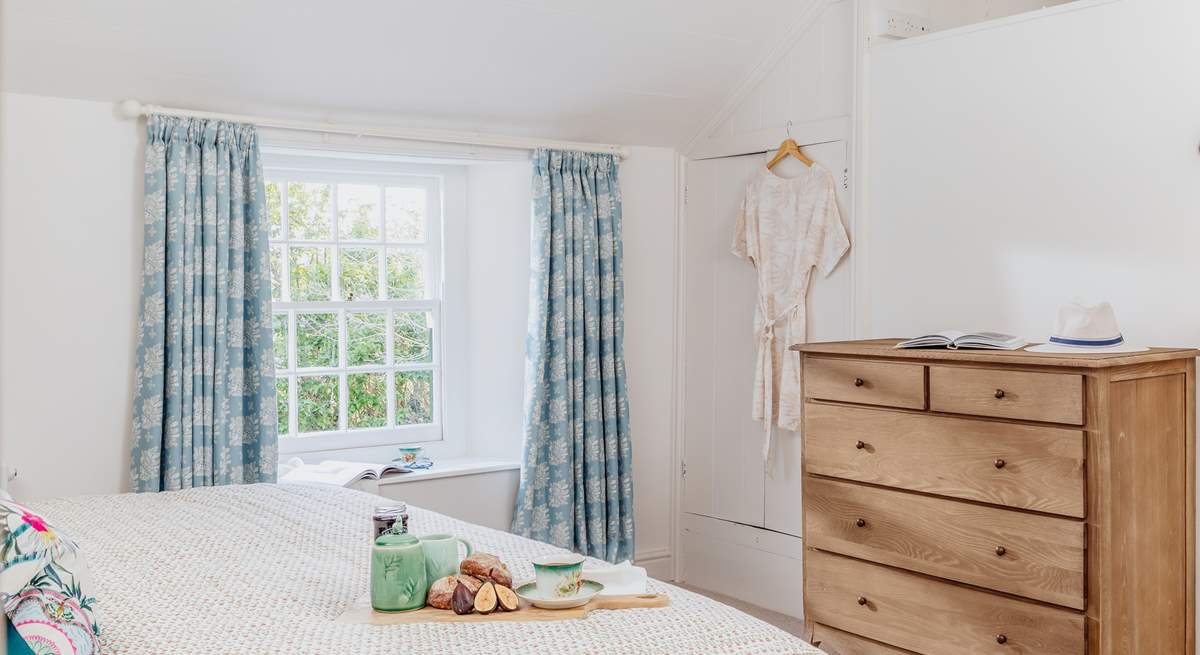 The main bedroom has charming interiors decorated with gentle blue tones and thoughtfully selected vintage furniture.