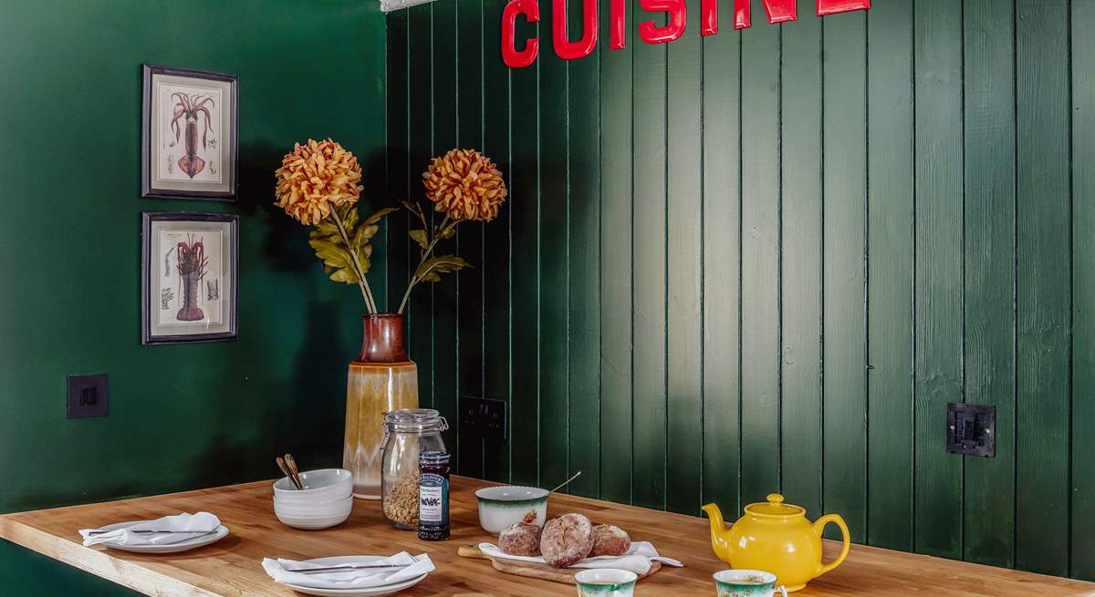 The cute island with breakfast stools.