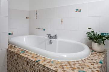 The bath in the main bathroom.