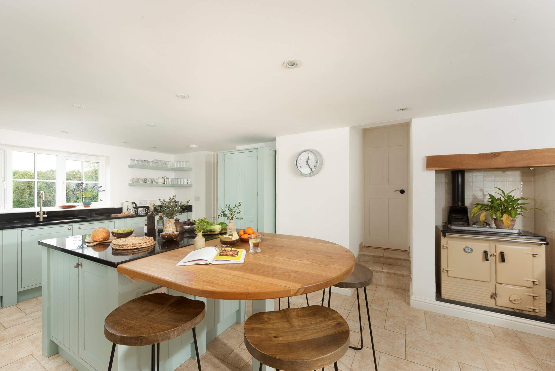 The range cooker adds to the character and is purely ornamental, there's a modern oven for you to use.