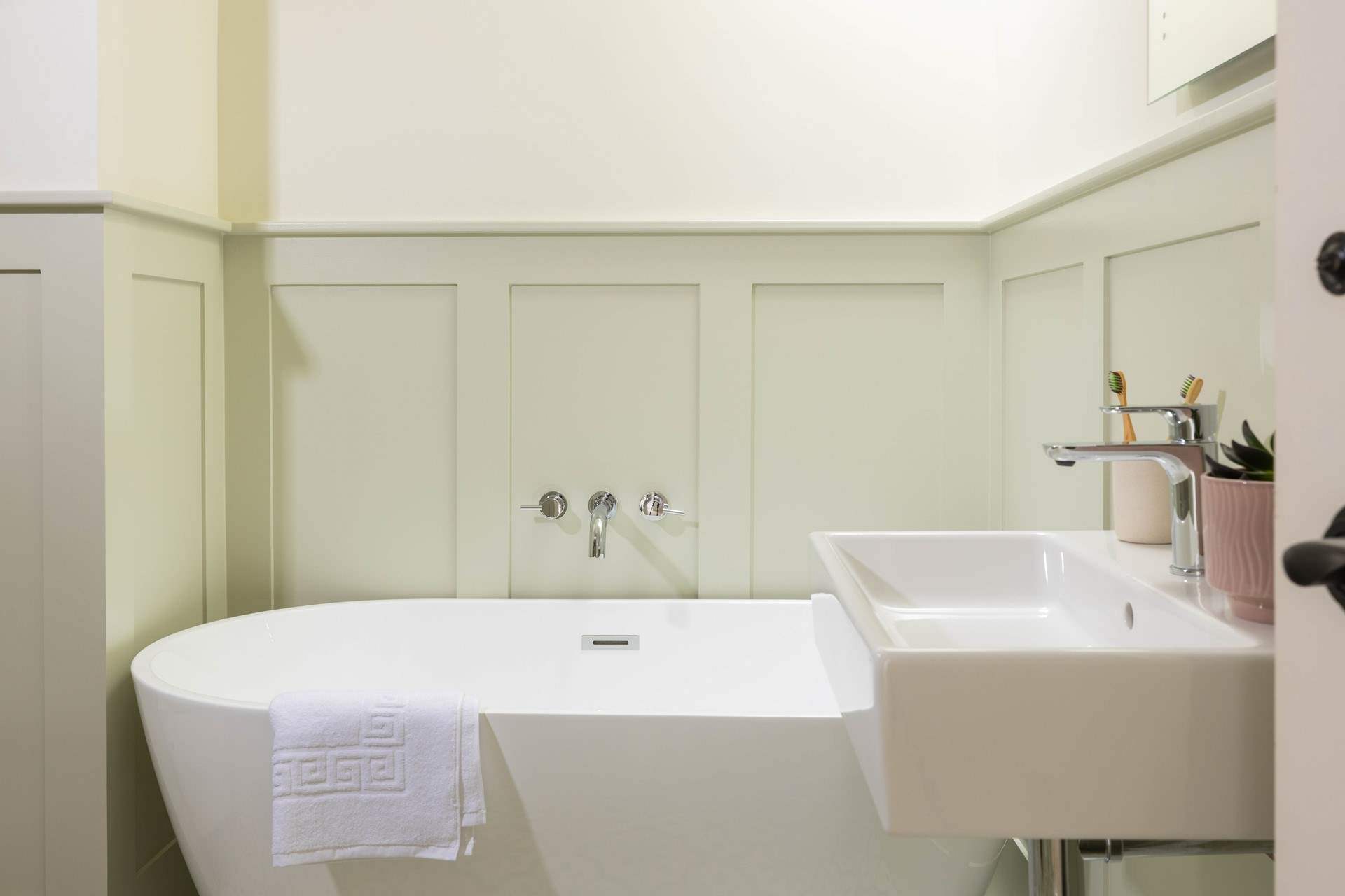 The family bathroom has a gorgeous bath for long leisurely soaks....