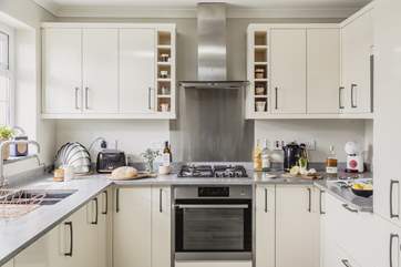 The well-equipped kitchen.