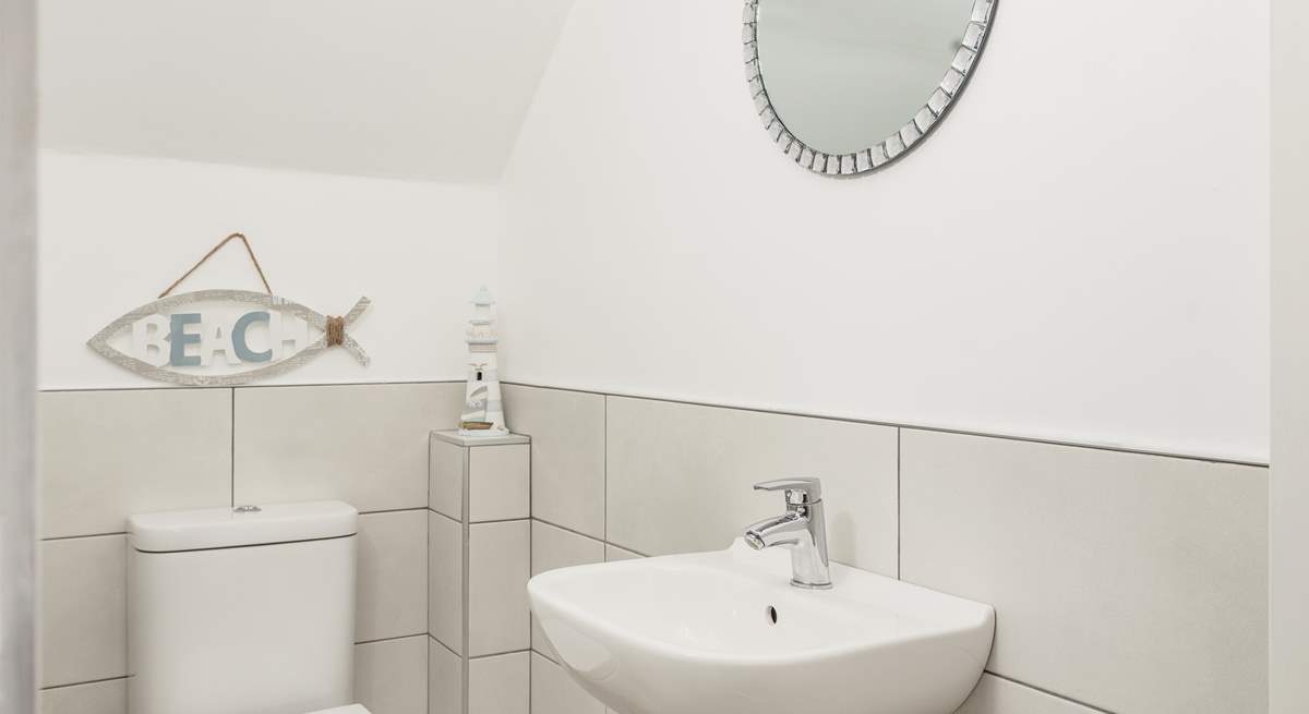 A convenient cloakroom with WC is located on the ground floor. 