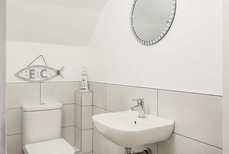 A convenient cloakroom with WC is located on the ground floor. 