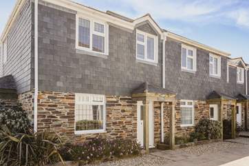 Cowan is one of a small collection of coastal cottages within the sought after Polmark Beach Cottages resort.