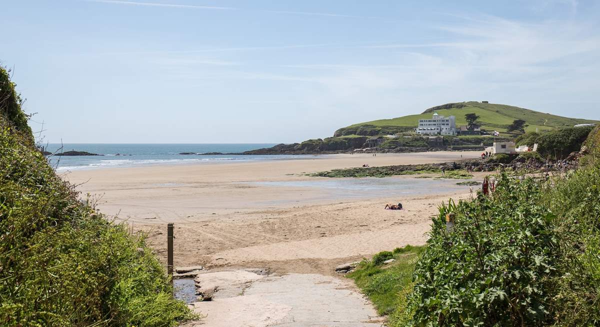 A short car journey and you will arrive at Bigbury-on-Sea, a beach that will not fail to impress. 