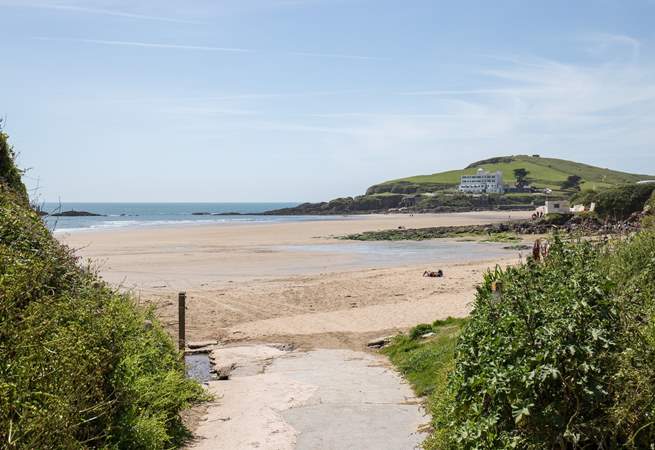 A short car journey and you will arrive at Bigbury-on-Sea, a beach that will not fail to impress. 