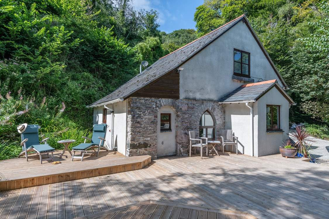 Make the most of the outside space and find the sunny spots with several seating areas to choose from.