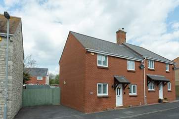 Pebbles is a delightful property, with private driveway just adjacent.