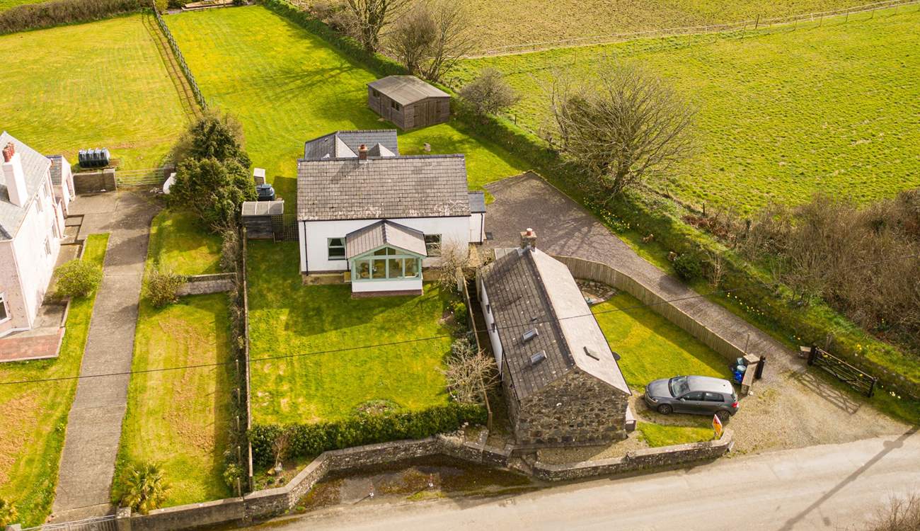 Welcome to Beudy Gwyn (The White Cowshed) .... just look at the huge lawned garden.