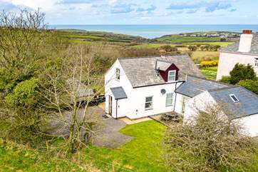Sitting in a stunning location on the St. David's Peninsula, a warm welcome awaits in Beudy Gwyn. (The White Cowshed).