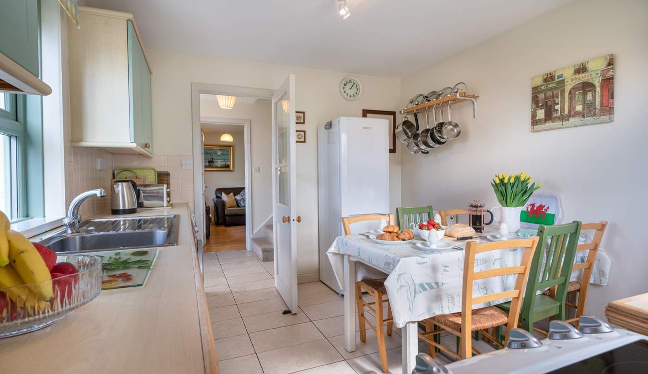 You'll find everything you need in this sunny kitchen for some tasty holiday cooking.