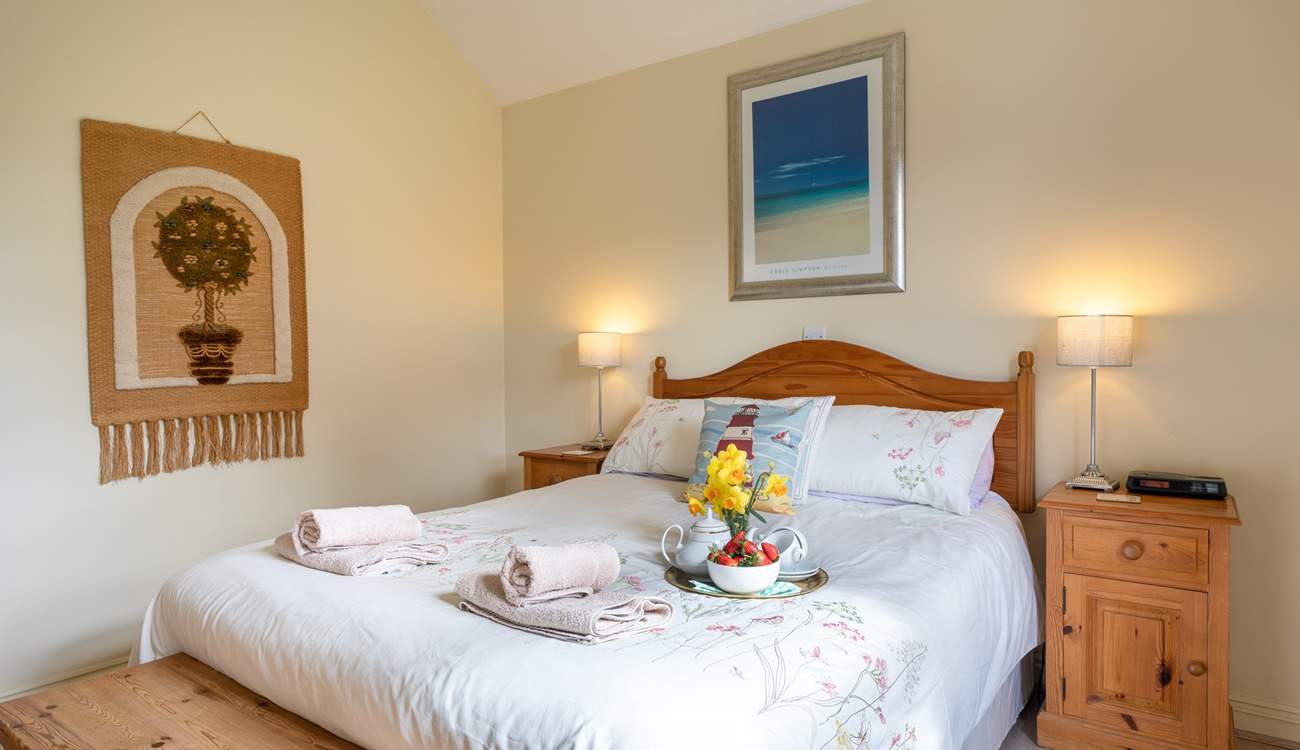 Spacious ground floor double room with king-size bed. 