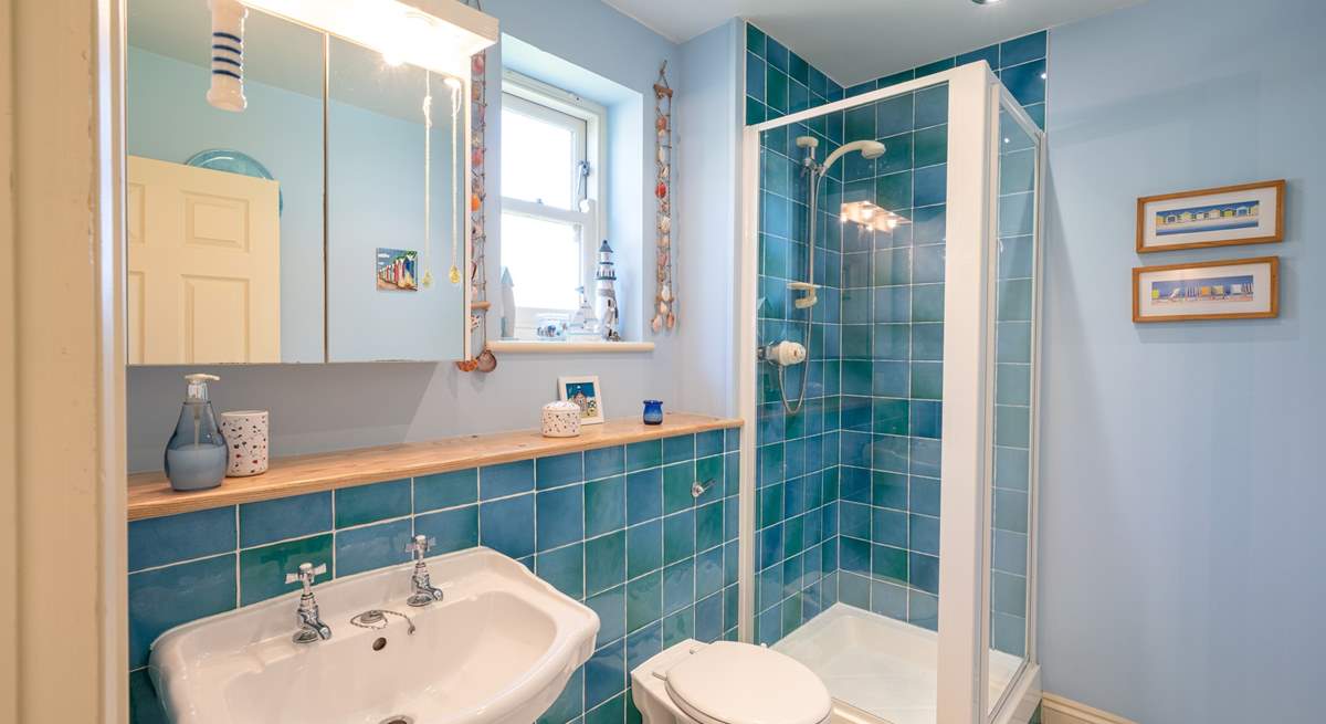 Calming blues in the attractive en suite shower-room.