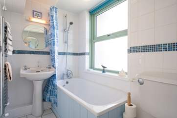 Heavenly bath after a beach day.
(Located on the ground floor)