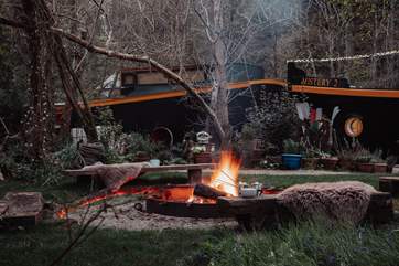 Magical moments by the fire-pit at Mistery 2.