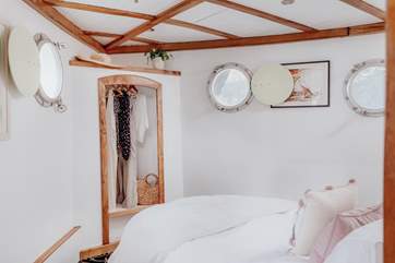 The comfortable V-shaped bed in the second bedroom can also be converted into twins.
