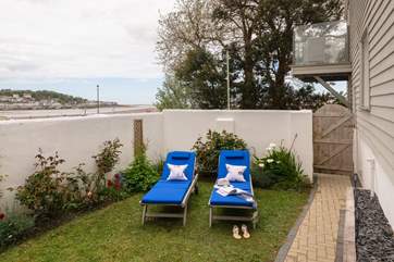 A spot on sunbathing can also be enjoyed before heading to the beach!