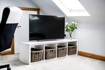 This double also enjoys a Smart TV.