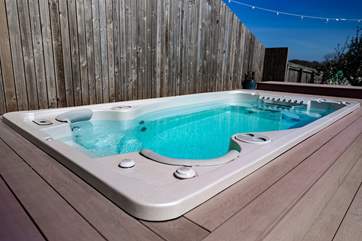 The hot tub sits raised from the main patio area with seating around. Please do take care when climbing in and out of the tub but most of all sit back and enjoy the luxury underneath the beautiful sky.