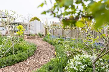 The garden offers the ideal playground for old and young.