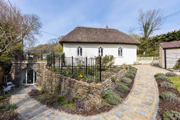 Welcome to The Lodge.
This glorious garden offers a haven to escape and recharge.