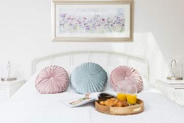 You will be able to relax and recharge the this king-size bedroom.