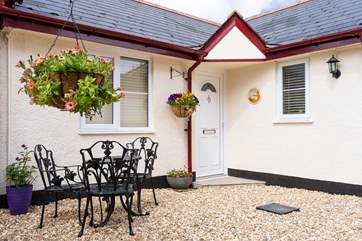 Welcome to Foxglove Cottage, tucked behind the Exeter Inn.