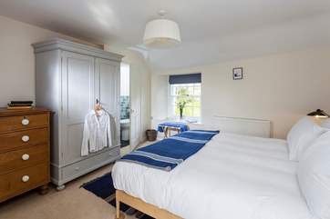 The main bedroom has a very calm feel to it and overlooks the garden, you also have an en suite WC, super handy.