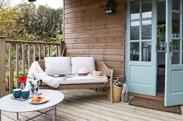 Sink into the rattan sofas with squishy cushions and enjoy a pre-dinner cocktail or two.