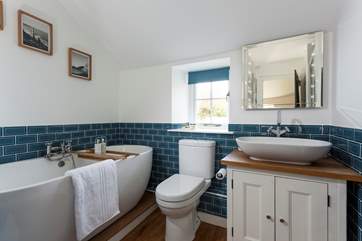 The gorgeous family bathroom.