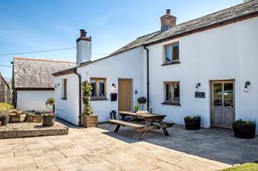 Another spot to enjoy meals al fresco style.