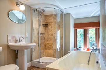 Bedrooms 2's en suite bathroom.