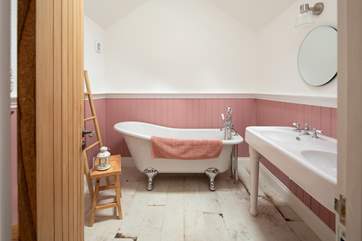 Bathroom en suite to bedroom two.