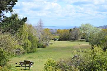 A perfect spot for a picnic in the beautiful park that surrounds the fort.