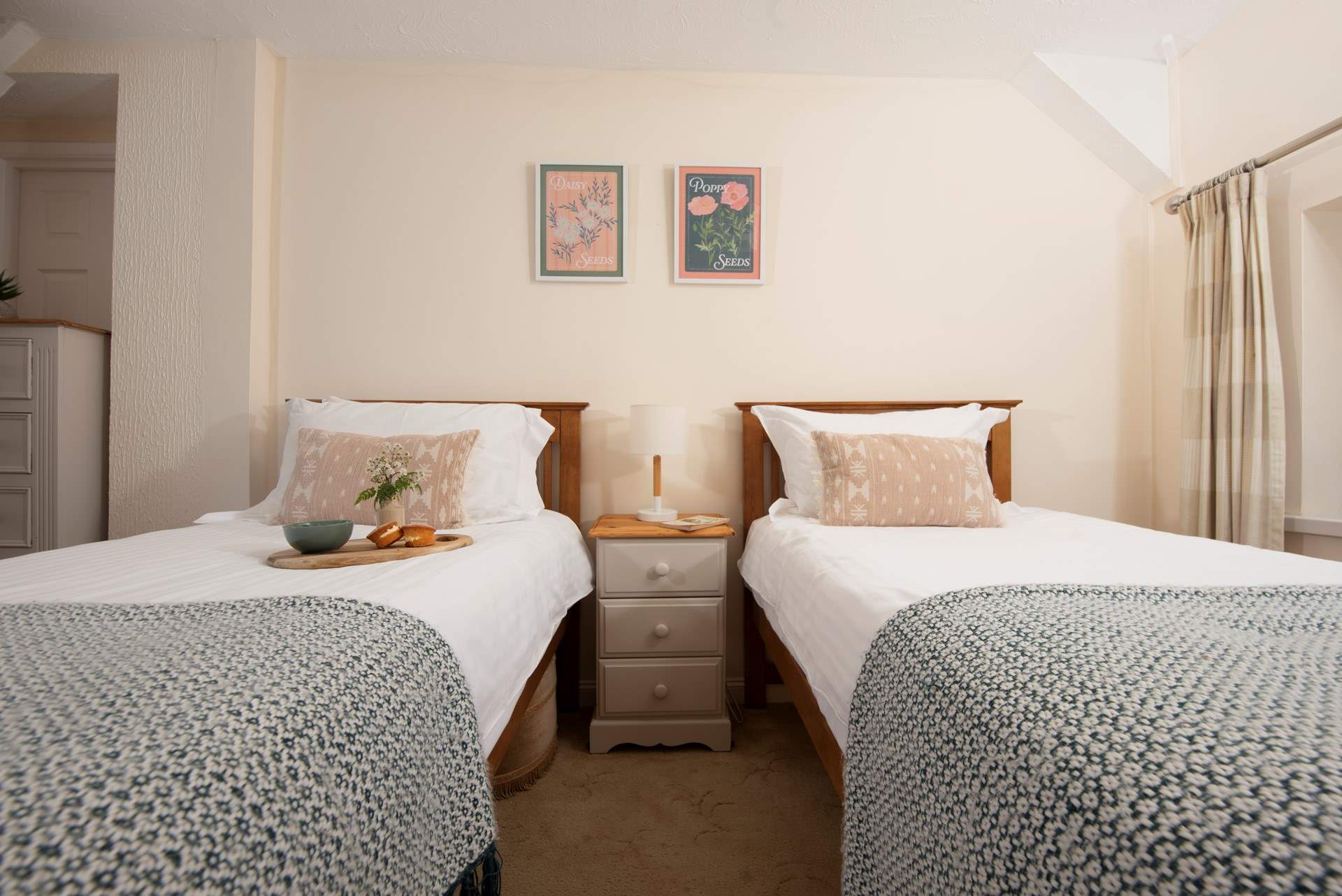 Such a pretty room.