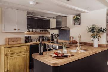 The kitchen is very well-equipped.