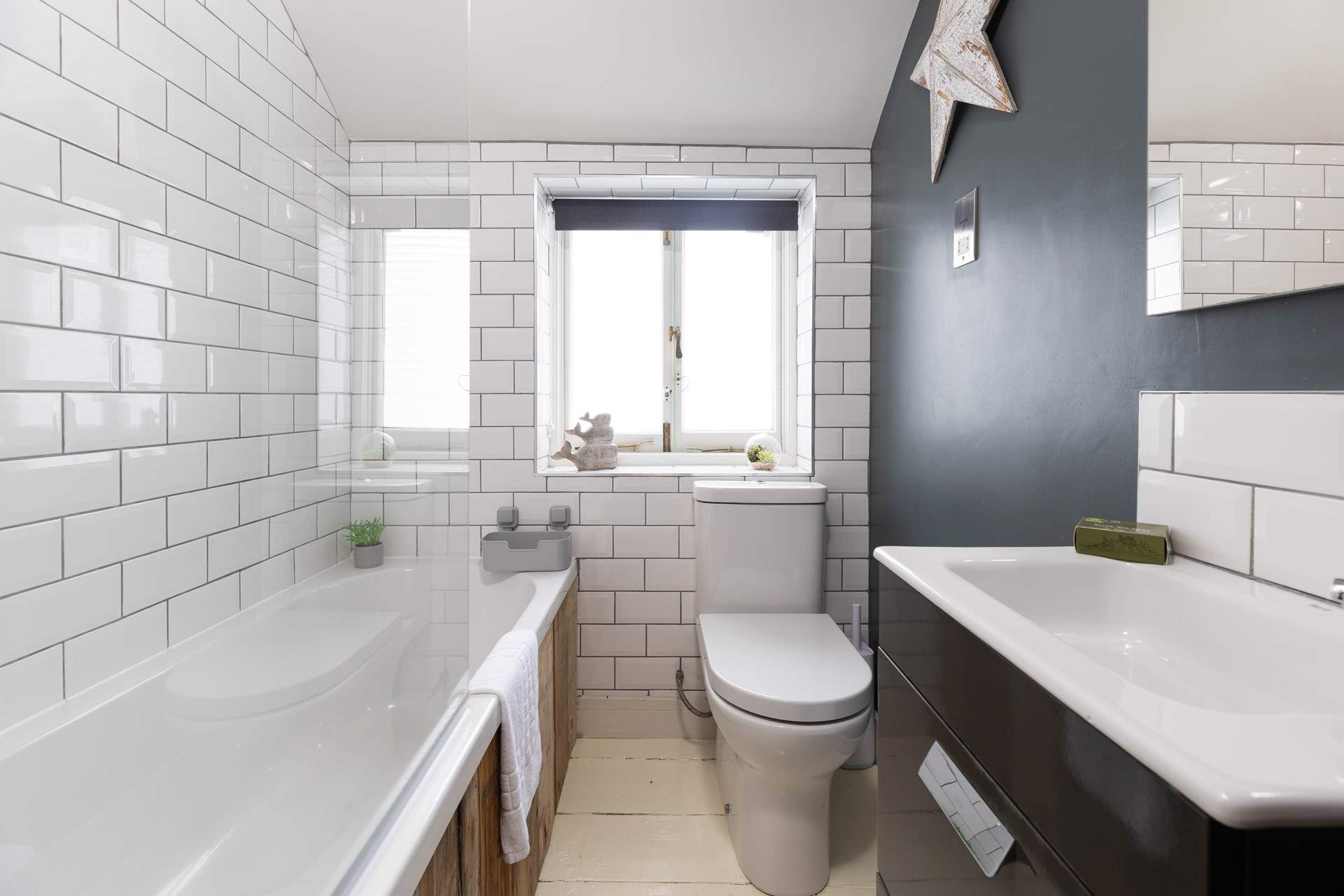 The lovely family bathroom.