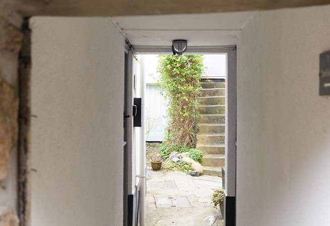 The entrance to Potters Cottage is nestled between two other cottages, so traditional of Mousehole.