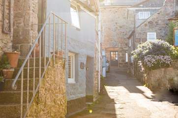 The lane to The Old Gallery.