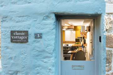 The Old Gallery is a traditional Cornish cottage with a stable-door.