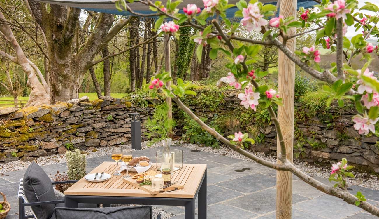 With such a setting you are sure to dine 'out' as much as you can.