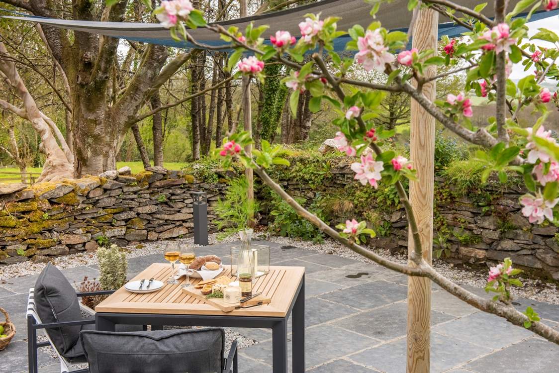 With such a setting you are sure to dine 'out' as much as you can.