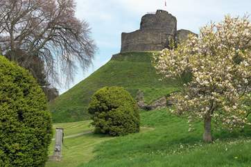 The Norman keep of Launceston Castle (English Heritage).