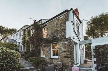 Smugglers is a gorgeous Cornish cottage and there are little steps throughout, both internally and externally.