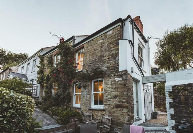 Smugglers is a gorgeous Cornish cottage and there are little steps throughout, both internally and externally. 