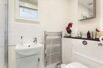 The en suite shower-room.