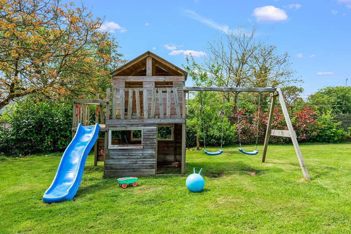 The children will want to spend every moment outside playing on this fantastic climbing frame.